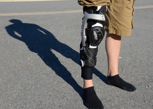 Leatt Knee Brace C-Frame Carbon наколенники, черный