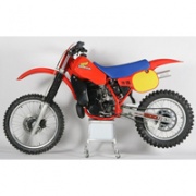 Honda CR500R 1984 года: Мощный, но не лучший