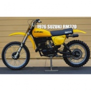 Suzuki RM370A 1976 года: Победивший европейцев