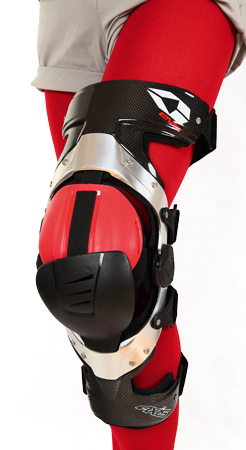 Knee pro. EVS Axis Pro Knee Brace. Наколенники EVS Axis. Брейсы EVS Axis Pro. EVS защита колена шарнир.