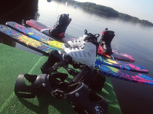 Yami Customs брейс карбоновый без коленных чашек, левый