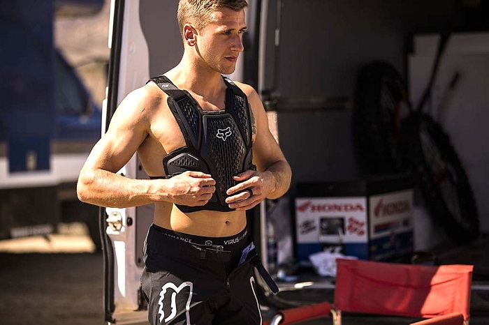 1- Fox Racing Guard.jpg 1- Fox Racing Guard.jpg