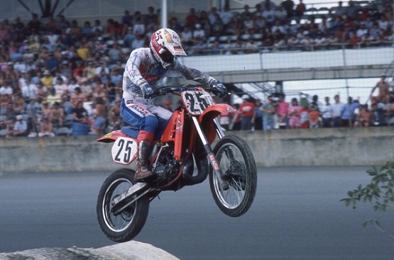 1989 works Suzuki RM250-5.jpg