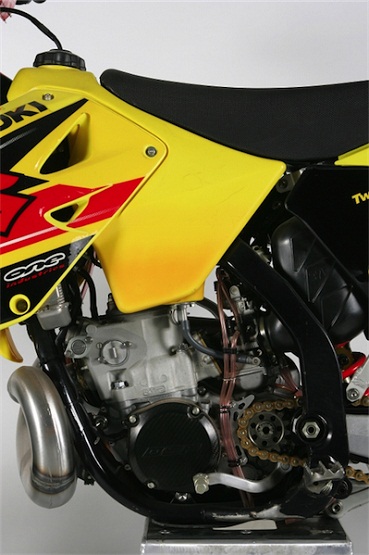 2001 Factory Suzuki RM250 Кевина Виндама-1.jpg 2001 Factory Suzuki RM250 Кевина Виндама-1.jpg