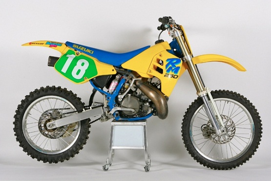 1989 works Suzuki RM250-8.jpg