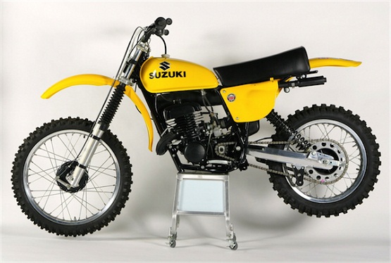 1976 Suzuki RM370A.jpg