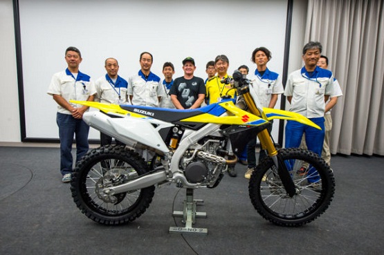 2018-Suzuki-RM-Z450-4.jpg 2018-Suzuki-RM-Z450-4.jpg