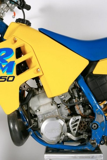 1989 works Suzuki RM250-2.jpg