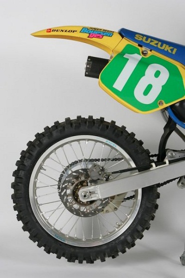 1989 works Suzuki RM250-4.jpg