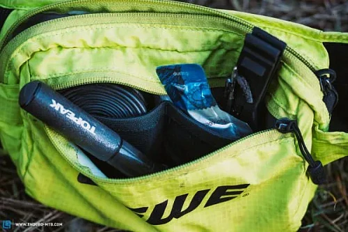 USWE ZULO 2L Hydration Waist Pack (1L) Carbon Black сумка на пояс с гидропаком, черный