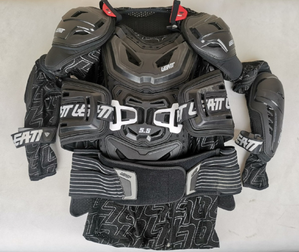 Leatt Body Protector 5.5 моточерепаха, черный (б/у)
