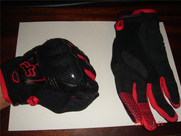 Fox Bomber мотоперчатки с защитой, черно-красный