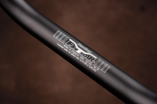 Renthal Fatbar RC HIGH 609-01 руль кроссовый (28мм), черный (609-01-BK) Renthal Fatbar RC HIGH 609-01 руль кроссовый (28мм), черный (609-01-BK)