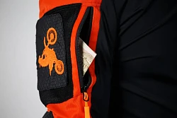 Kirasir джемпер с защитой локтей и плеч, черно-оранжевый