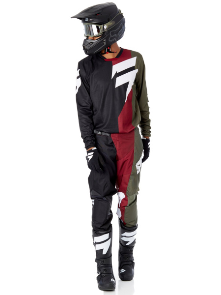 Shift White Tarmac 2018 комплект, черно-зелено-красный