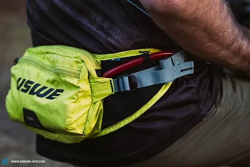 USWE ZULO 2L Hydration Waist Pack (1L) Carbon Black сумка на пояс с гидропаком, черный