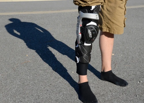 Leatt Knee Brace C-Frame Carbon наколенники, черный