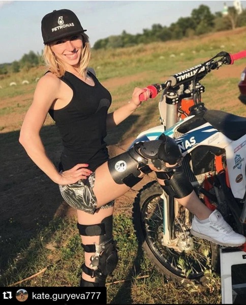 Yami Customs брейс карбоновый, левый
