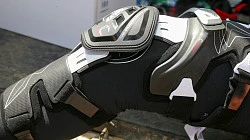 Leatt Knee Brace C-Frame Carbon наколенники, черный