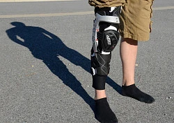 Leatt Knee Brace C-Frame Carbon наколенники, черный