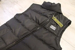 Blind Pigeon жилет стеганный с косой молнией, черный