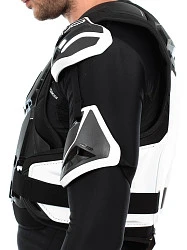 Fox Raptor Vest панцирь с плечами, черно-белый