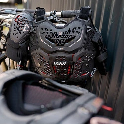 Leatt Chest Protector 4.5 Hybrid Pro Black панцирь женский, черный