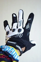 Thor Impact мотоперчатки эндуро, черно-белый