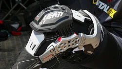 Leatt Knee Brace C-Frame Carbon наколенники, черный