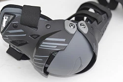 Leatt Dual Axis 2016 шарнирные наколенники, черный