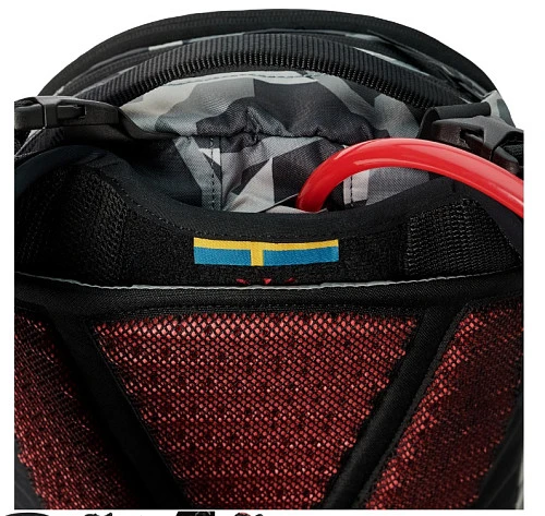 USWE Shred 16L MTB Daypack, Camo/Black рюкзак, серо-черный камуфляж