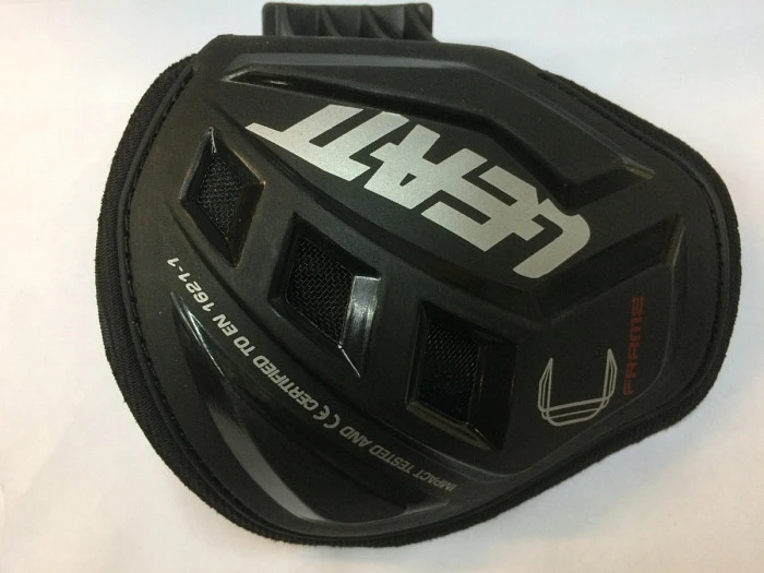 Leatt C-Frame Carbon чашка для наколенника, черный, левая
