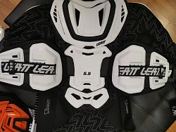 Leatt Body Protector 5.5 моточерепаха, белый (б/у)