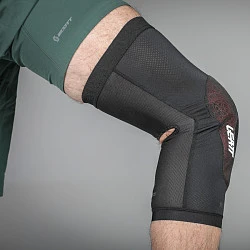 Leatt ReaFlex UltraLite Knee Guard Black наколенники