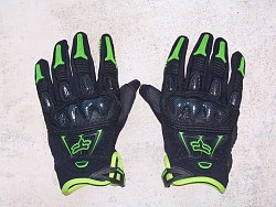 Fox Bomber мотоперчатки с защитой, черно-зеленый